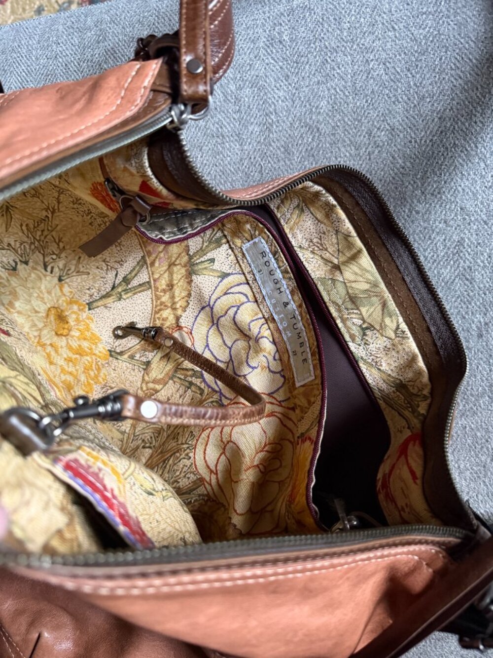 Rough & Tumble XL Hobo - Picture 7 of 11